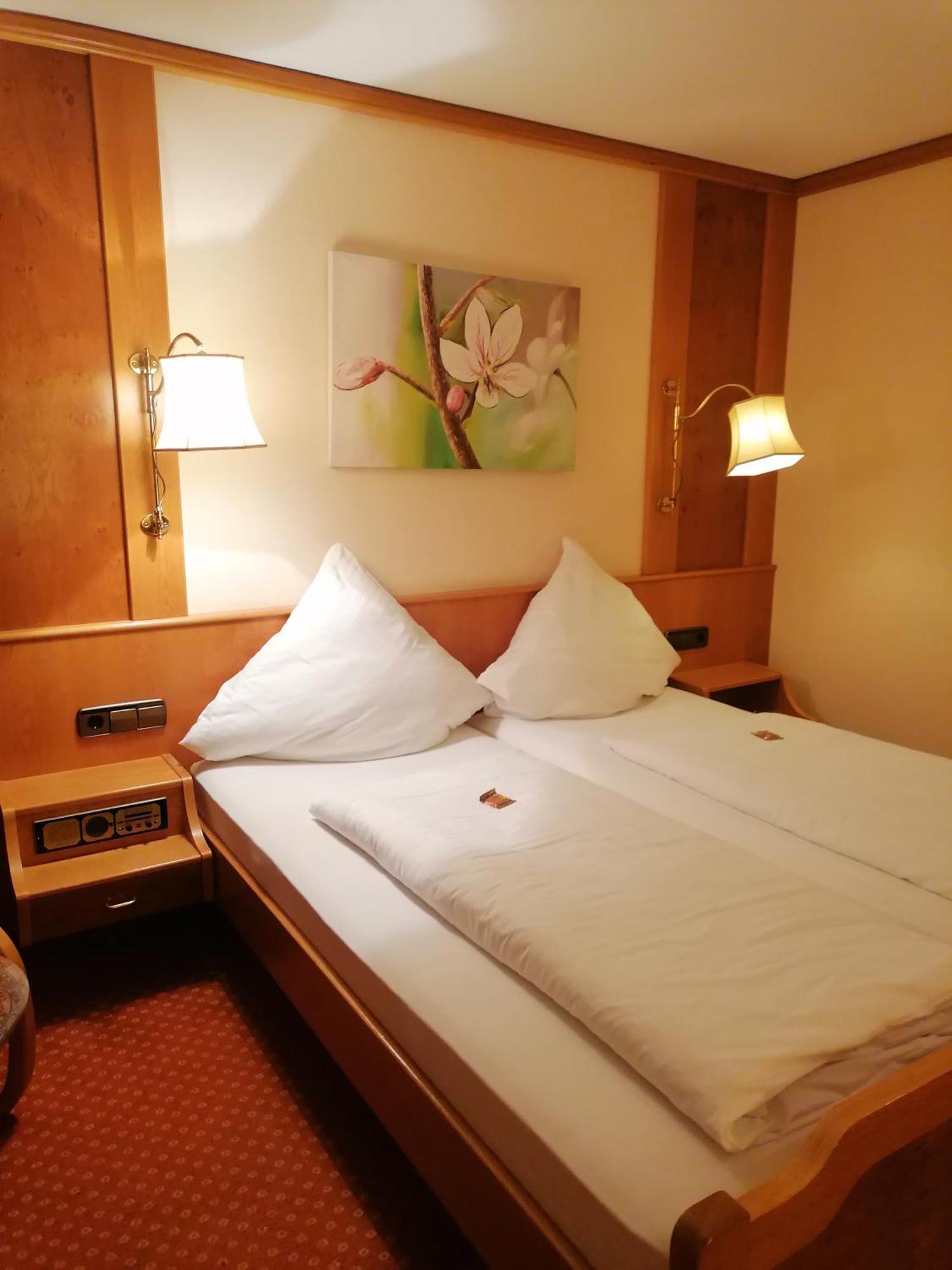 Hotel-Restaurant Rebstock Иринген Экстерьер фото